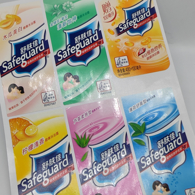 CMYK Mencetak Label Penting Rumah Tangga Label Botol Plastik Film PET Glossy