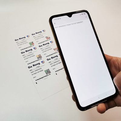Pencetakan Label Data Variabel Glossy BOPP Stiker Kode Qr Tahan Air